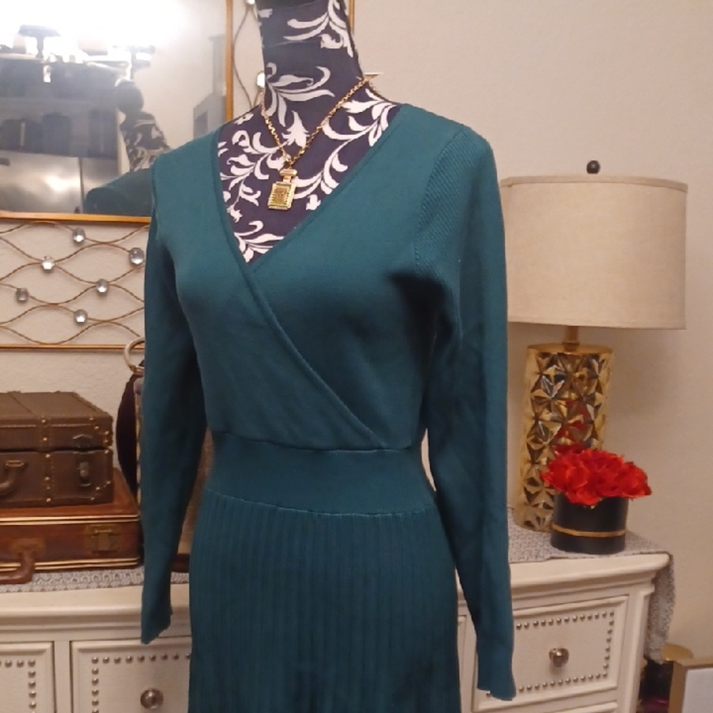 Teal Accordion Dress - Picture 2 of 4